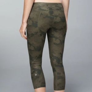 NWOT‎ Lululemon Run Inspire Crop II All Luxtreme Cropped Camouflage Camo
